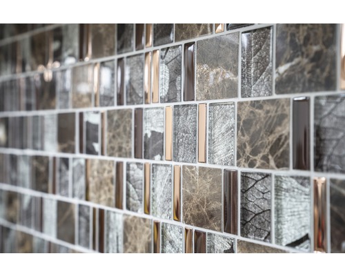 Wandfliesenmosaik aus Glas und Naturstein