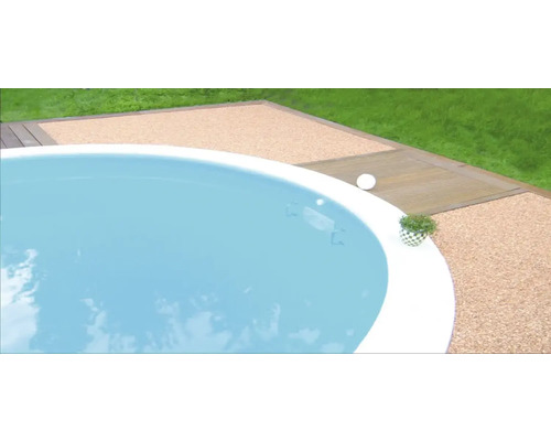 Rundes Schwimmbecken mit Wasseroberfläche im Garten