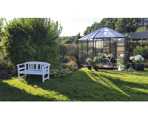 Gewächshaus Halls Atrium Sicherheitsglas 3 mm 375 x 375 cm grün Gartenansicht mit Gewächshaus, Gartenbank und Pflanzen