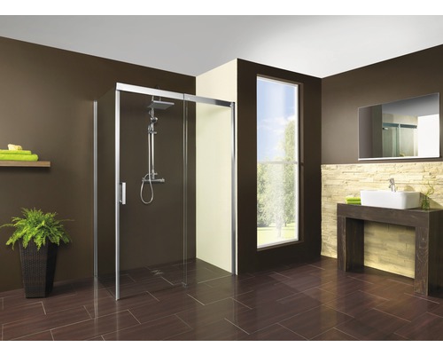 Badezimmer mit Duschkabine, Waschbecken und Spiegel