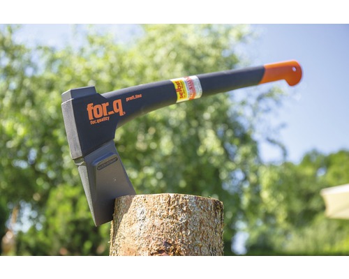 For-q Spaltaxt im Holzblock