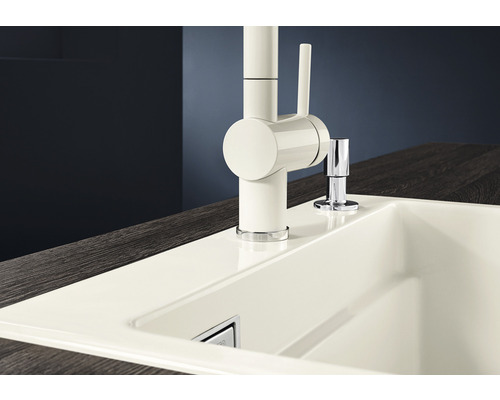 Küchenspüle mit Armatur und Spülmittelspender