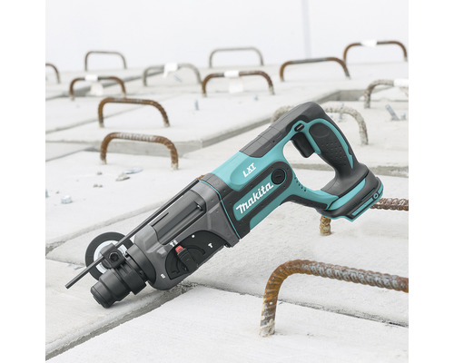 Makita Bohrhammer auf einer Betonoberfläche