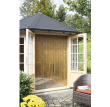 Gartenhaus mit geöffneten Türen und Lamellenvorhang