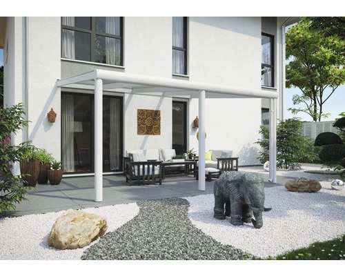 Terrasse mit Terrassenüberdachung und Gartenmöbeln