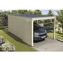 Carport aus Holz mit seitlicher Sichtschutzwand und Auto