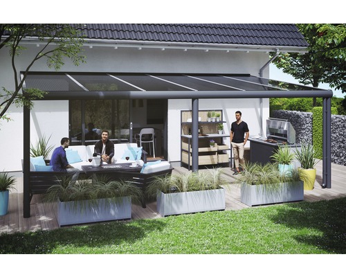 Terrassenüberdachung SKAN HOLZ Garda 648x257 cm anthrazit Terrasse mit Überdachung, Sitzgruppe, Grill und Pflanzenkübeln für ein gemütliches Ambiente im Freien