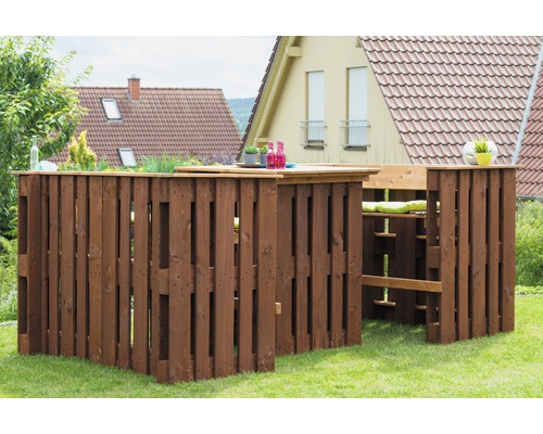 Outdoor-Bar aus Holzpaletten im Garten