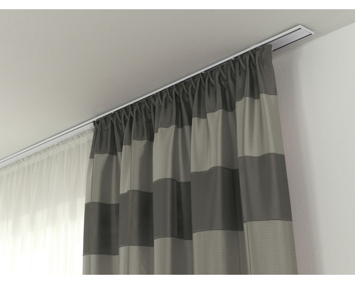 Gardine mit Schiene an der Decke