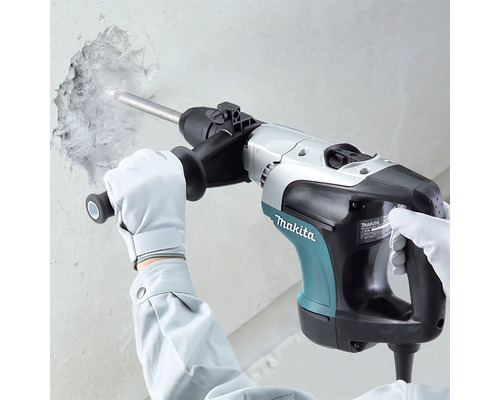 Makita Abbruchhammer im Einsatz an einer Wand