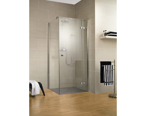 Drehtür mit Seitenwand Schulte ExpressPlus Masterclass 900x900x2000 mm Echtglas Klar hell chromoptik inkl. Duschwanne mit schmutzabweisender Glasbeschichtung Begehbare Dusche mit Glaswänden und Armatur in modernem Badezimmer.