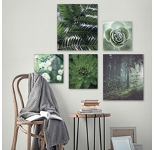 Wanddekoration mit Motiven aus der Natur, kombiniert mit Möbeln im Innenraum.