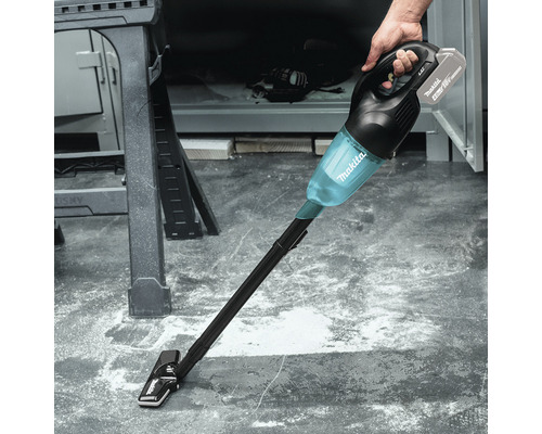 Makita Akku Staubsauger zum Reinigen von Werkstattböden