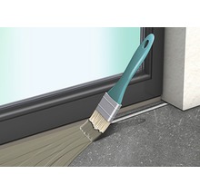 Farbe wird mit einem Pinsel aufgetragen