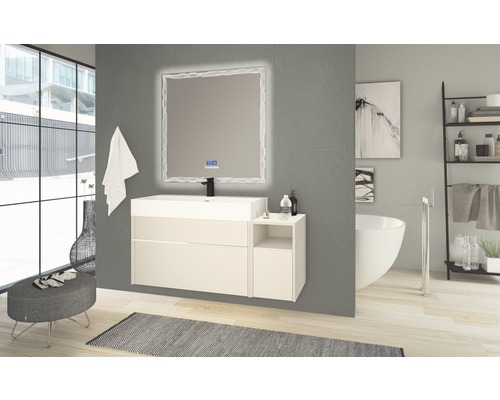 Modernes Badezimmer mit Waschtisch, beleuchtetem Spiegel und freistehender Badewanne.