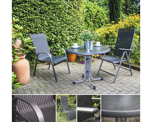 Gartenmöbelset mit Tisch und zwei Stühlen auf einer Terrasse