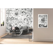 Wohnzimmer mit Fototapete mit Sukkulenten-Motiv und gerahmtem Bild