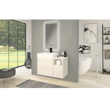 Badezimmer mit Waschtischunterschrank, beleuchtetem Spiegel und freistehender Badewanne