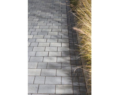 Pflastersteine aus Beton für den Gartenweg