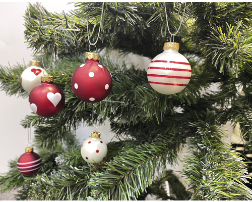 Dekorierter Christbaum mit Christbaumkugeln