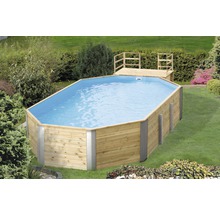 Aufstellpool aus Holz im Garten