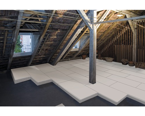 Dachboden mit Dämmplatten ausgelegt