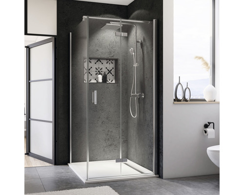 Duschkabine mit Duschkopf und Handbrause in modernem Badezimmer