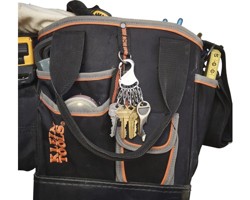 Werkzeugtasche mit Schlüsselanhänger und Werkzeugen