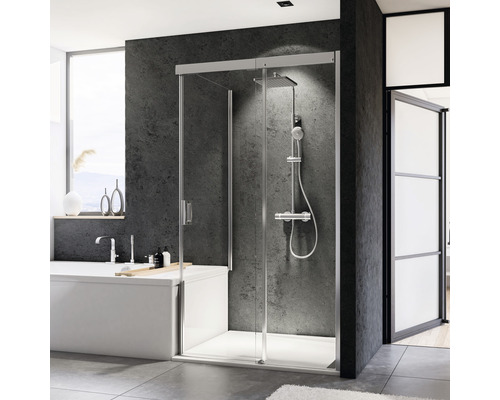 Badezimmer mit Duschkabine, Badewanne und Waschbecken