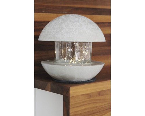 Dekorative Tischleuchte mit LED Lichterkette und Betonfuß