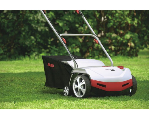 AL-KO Vertikutierer auf Rasen