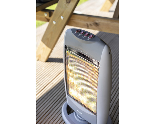 Elektrischer Heizlüfter für den Außenbereich auf einer Terrasse