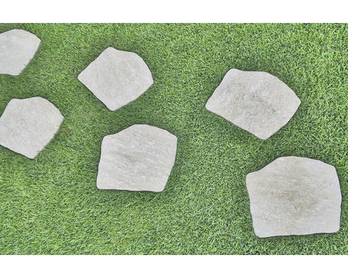 Pfade aus Natursteinen im Garten