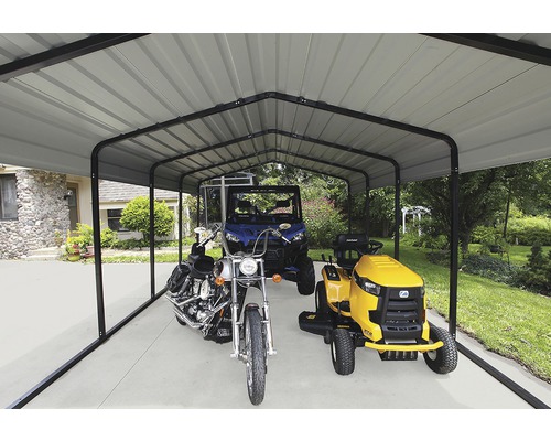 Carport mit Motorrad, Quad und Rasentraktor