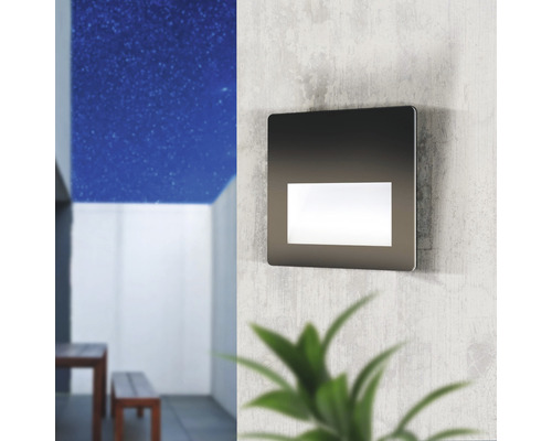 Quadratische Wandleuchte zur Orientierung