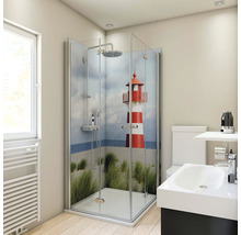 Badezimmer mit Duschkabine mit Leuchtturm Motiv, Waschbecken und Toilette