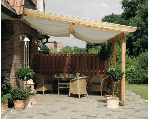 Terrasse mit Holzpavillon und Sitzgruppe