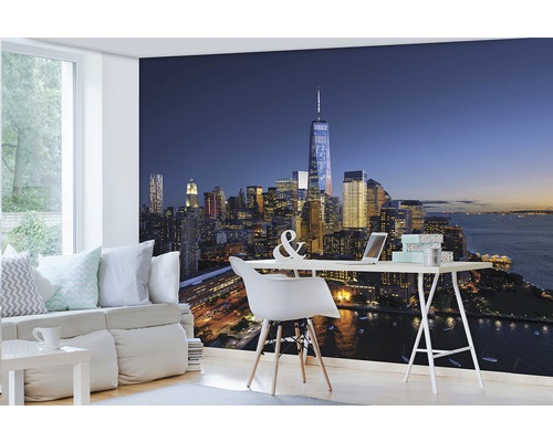 Wohnraum mit New York Skyline Fototapete, Schreibtisch und Sofa