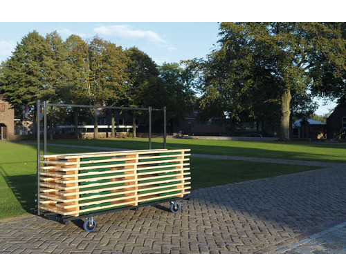 Transportwagen mit Holzplatten für den Baubedarf