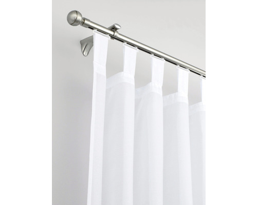 Gardinenstange mit weißen Schlaufenschals