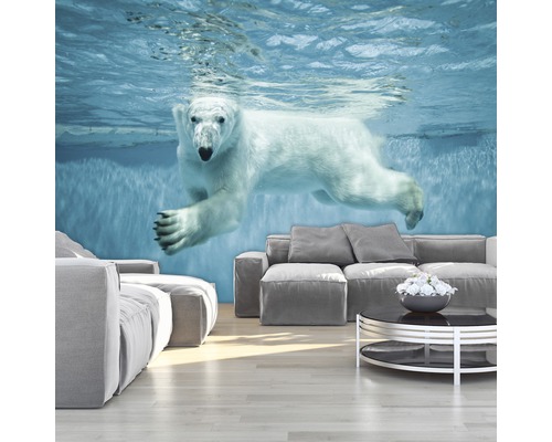 Wohnzimmer mit Fototapete eines Eisbären unter Wasser