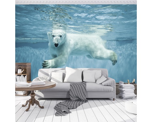 Wohnzimmer mit Fototapete eines Eisbären unter Wasser