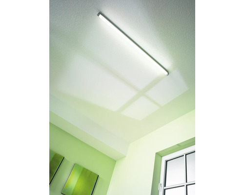 Deckenleuchte im Raum montiert