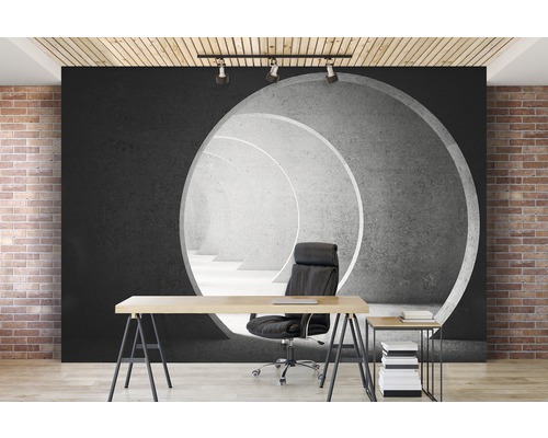 Innenraum mit Fototapete mit Tunnelmotiv, Schreibtisch und Bürostuhl