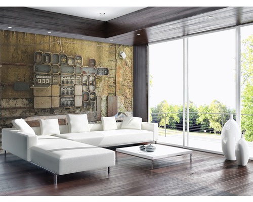 Heller Wohnraum mit Designsofa, Couchtisch und Fototapete mit Schalttafel-Motiv.