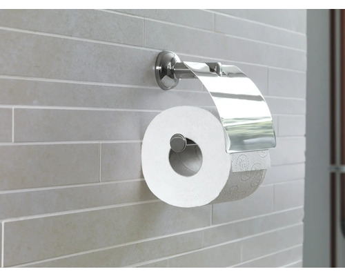 Toilettenpapierhalter aus Metall mit Papierrolle an der Wand