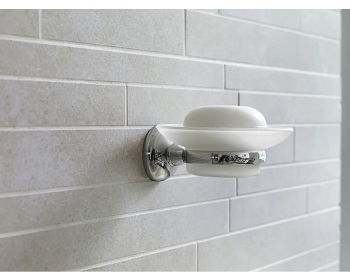 Seifenschale mit Seife an der Wand montiert