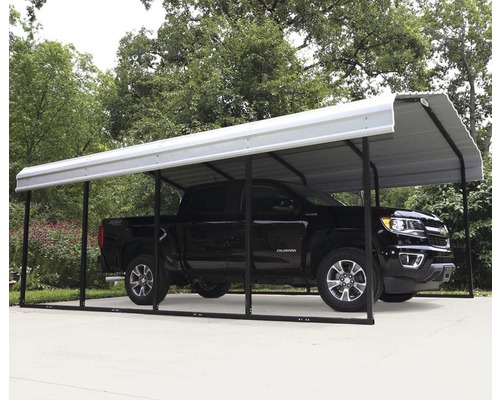 Überdachter Autoabstellplatz mit einem schwarzen Pick-up-Truck darunter.