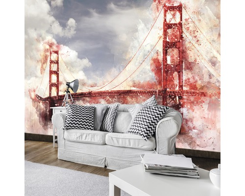 Wohnzimmer mit Fototapete der Golden Gate Bridge im Aquarellstil