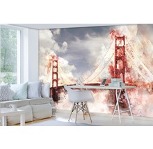 Wohnraum mit einer Fototapete, die die Golden Gate Bridge im Aquarellstil zeigt.